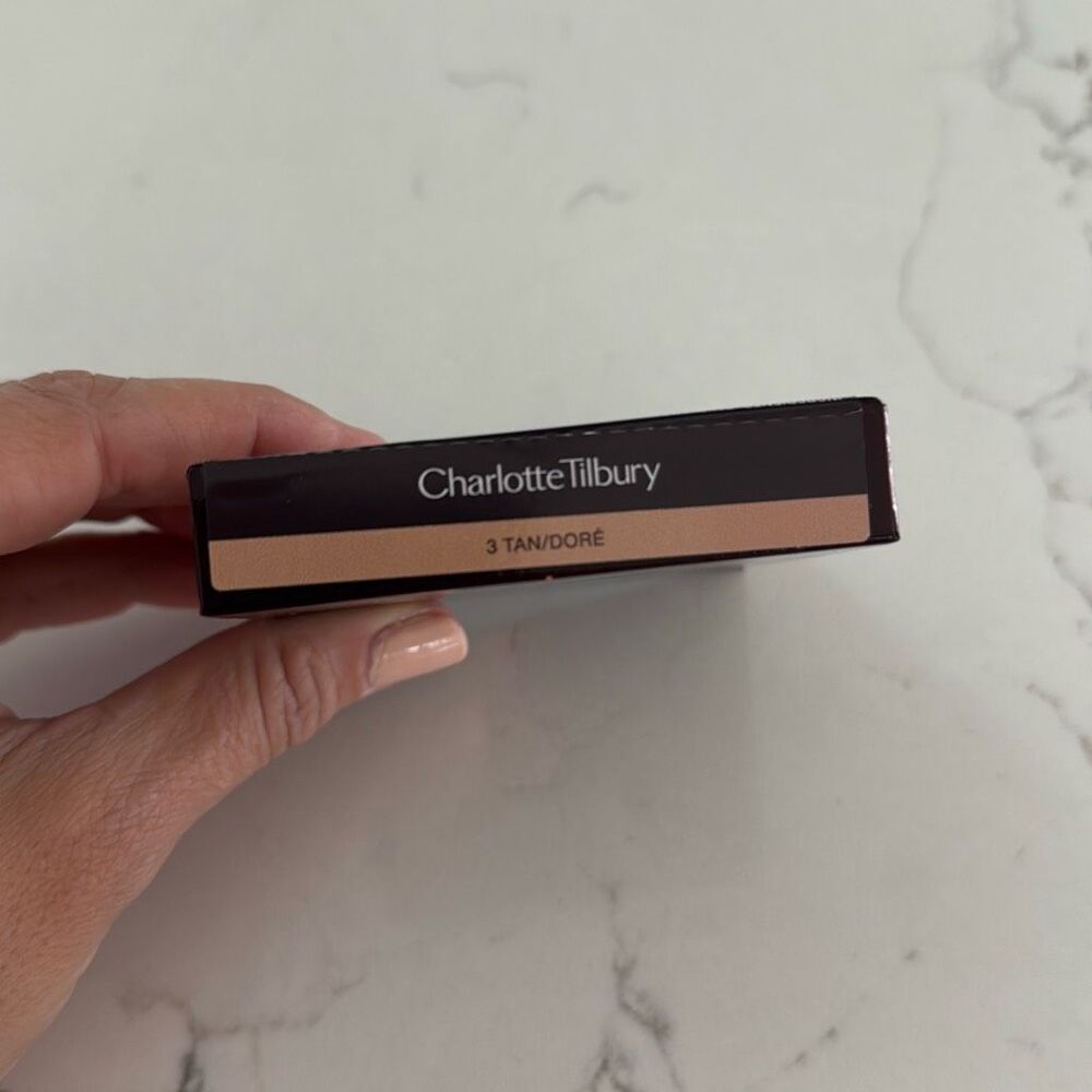 Charlotte Tilbury Airbrush Flawless Finish Refillable Setting Powder in 3 Tan - Picture 5 of 7